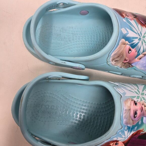 CROCS Disney Frozen II Clogs Girls J2 Ice Blue Slip On Shoes Iconic Comfort - Picture 8 of 10